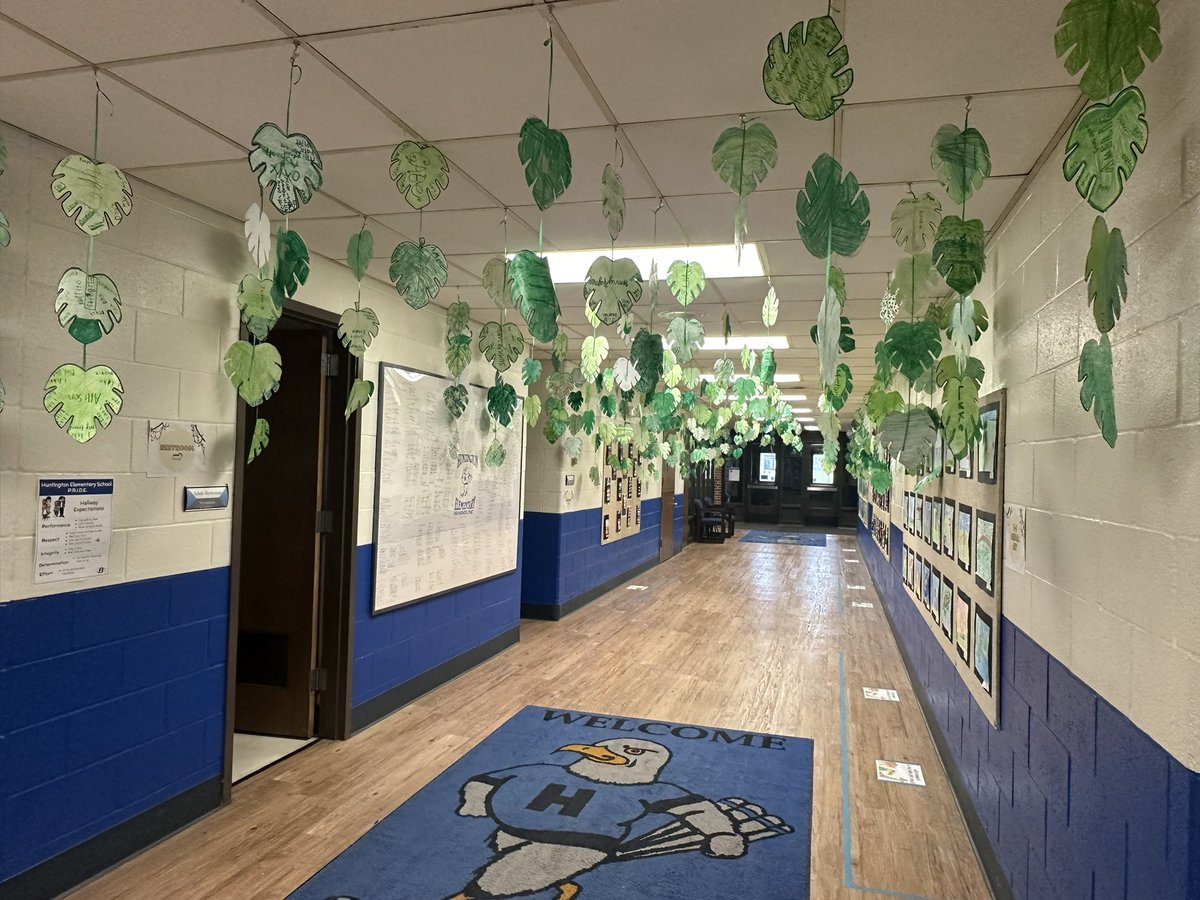 HuntingtonArt1's tweet photo. Wild About the Arts Night 2024 🦒🦓🌿🦜🎨🎶 @BCSDHuntington @BrunswickCSD #finearts #jobd #crosscurricularcollaboration #artmatters #hardwork #artshow #musicperformances #specialsteam #dreamteam https://t.co/yENaJMNgk9