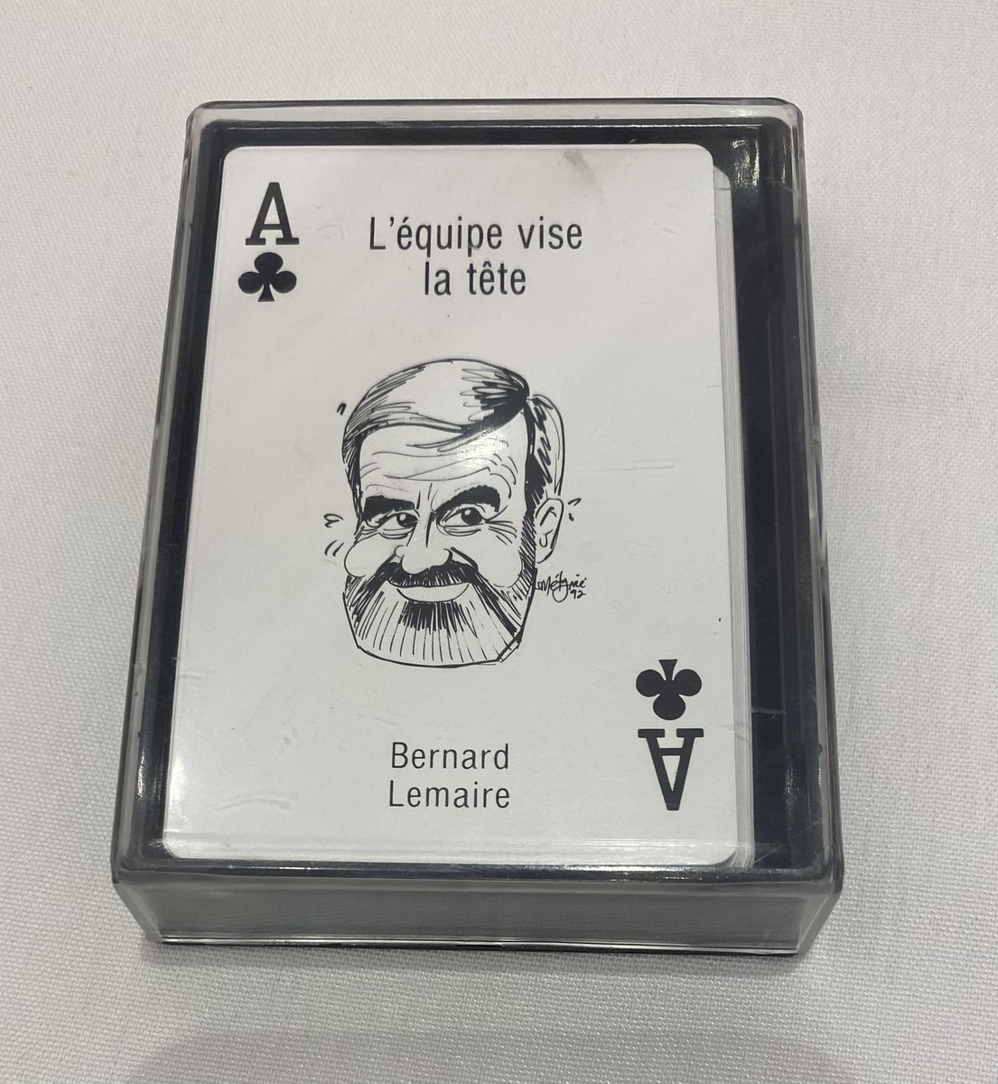 Merci à @yves_montigny qui m’a remis ce jeu de cartes provenant des trésors de son père. Celui-ci l’avait reçu comme employé à l’usine de @CascadesDD de Sept-Îles à l’occasion du 15e anniversaire de l’entreprise, fondée en 1964.