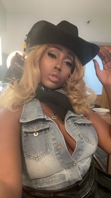 YEEHAW!! I&rsquo;m ready for @EXXXOTICA  See you at 6:30pm cst in #sexpertCorner https://t.co/DVI4FfNnZO<a class="tags" target="_blank" title="On Twitter" href="/?out=eyJ0eXAiOiJKV1QiLCJhbGciOiJIUzUxMiJ9.eyJpYXQiOjE3MjExOTQ0MjYsImlzcyI6InR3cG9ybnN0YXJzLmNvbSIsIm5iZiI6MTcyMTE5NDQyNiwiZXhwIjoxNzUyNzMwNDI2LCJyZWRpcmVjdF91cmwiOiJodHRwczovL3R3aXR0ZXIuY29tL0VYWFhPVElDQSJ9.6PK8MYVi1Ga6fB61bI58OmkBt7K0vRE1-XmPdTniHuL5mMzTc0AvUm6AdkwpIl0XisGNwUTgSsJTK-NkmB0jhA">@EXXXOTICA</a><a href="/tag/sexpertcorner"class="tags"><span>#sexpertcorner</span></a>