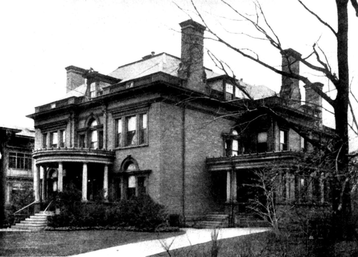 #FlashbackFriday to 1875: An #alumni association of the medical school was formed! Later, the Alumni Club — which boasted about 800 members before the stock market crashed — acquired a clubhouse in 1921: a house on North Street previously owned by General Edmund Hayes. #UBuffalo