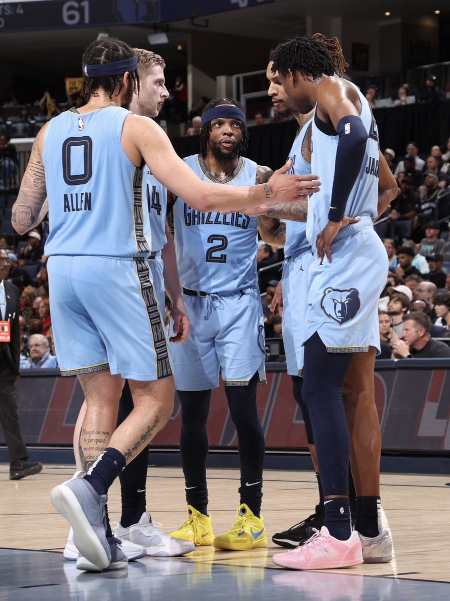 The Grizzlies have 13 PLAYERS listed as out for tonight’s game vs. the Lakers 😳 - Santi Aldama (right foot strain) - Desmond Bane (lumbar disc bulge) - Brandon Clarke (right hand contusion) - Jaren Jackson Jr. (right quadriceps tendonitis) - Luke Kennard (left knee) - John…