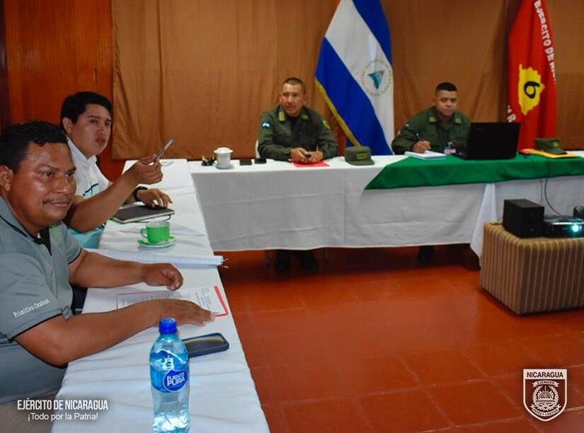 El Ejército de #Nicaragua participó en reunión con autoridades del Gobierno Territorial Indigena del Alto Wangki y Bocay, del municipio de Wiwili, departamento de Jinotega, con el objetivo de escuchar sus planteamientos y coordinar aspectos relacionados a la seguridad en el campo