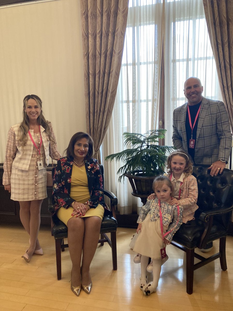 Thank you to Trent Brown LL.B, his wife, Erin Lightning, and their beautiful daughters for visiting me at the Legislature yesterday. My sincere gratitude to you for your commitment to making a difference in the lives of everyday Albertans and marginalized groups.