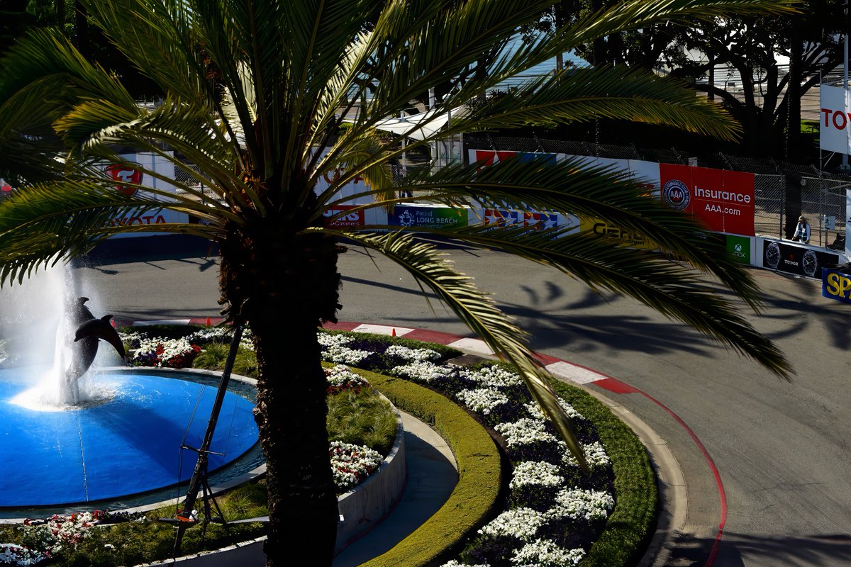 🏖️🌞🌊 We're ready to pack our bags for the beach vacation! Palm trees, fountains, sunshine – in one week's time, the MDK Motorsports No.86 Porsche 911 GT3 R will be on track at the Grand Prix of Long Beach - #IMSA | #AGPLB