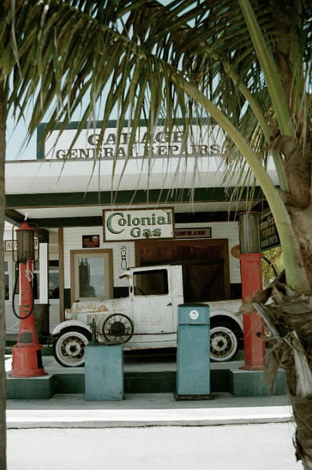 "Everglade City"
Photography by Flavia

Old car and gas station in Everglade City, Florida

flavia-westerwelle.pixels.com/featured/everg…

#evergladescity #gasstation #Florida