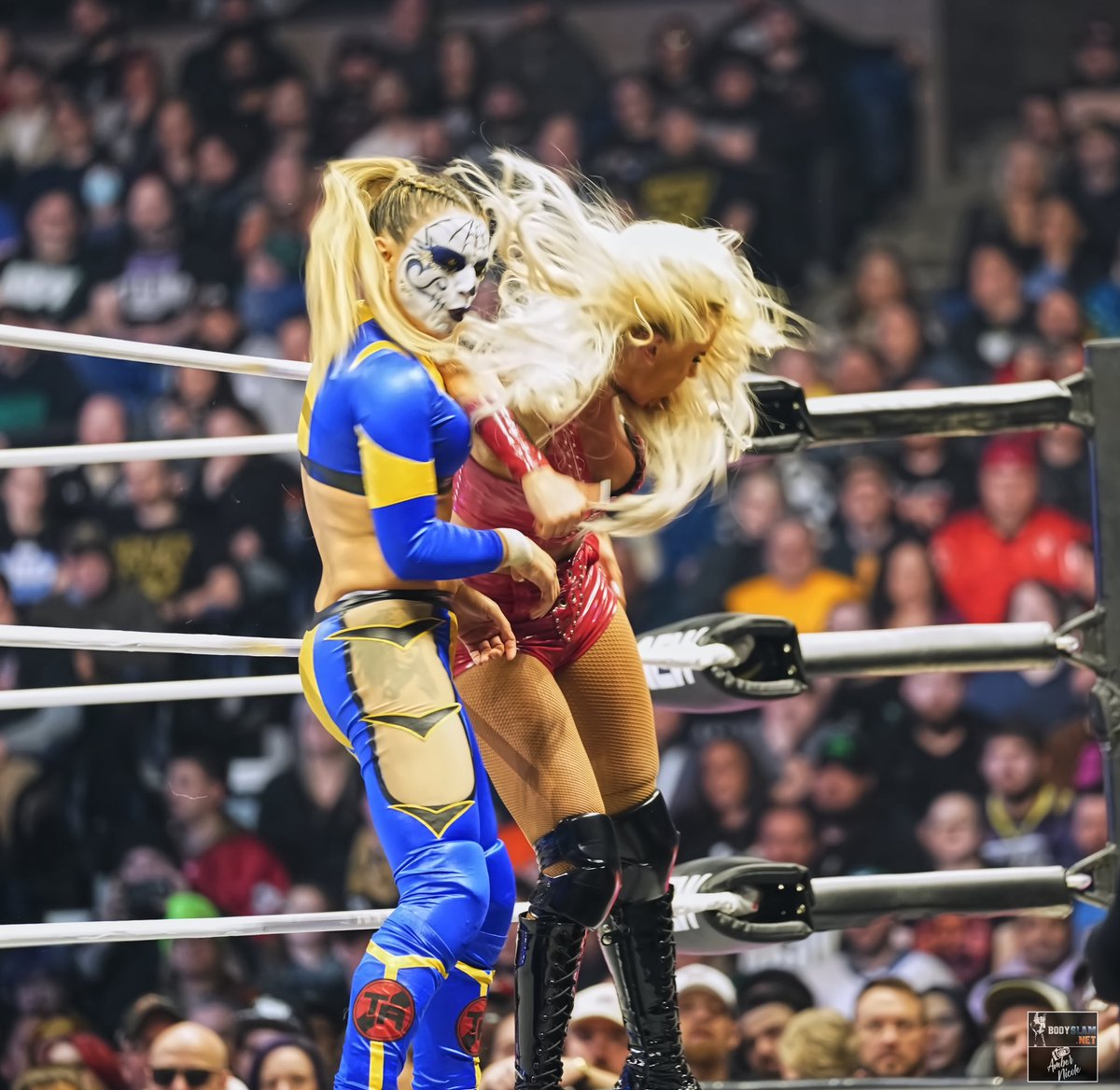 Thunder Rosa vs. Mariah May at AEW Dynamite Worcester, MA #aew #aew #aewdynamite #aewrampage #mariahmay #thunderrosa #aewcommunity #ringofhonor #allelitewrestling #allelitewrestlingnews #wrestling #wrestlingmedia #wrestlingfan #wrestlingfans #femalephotographer…