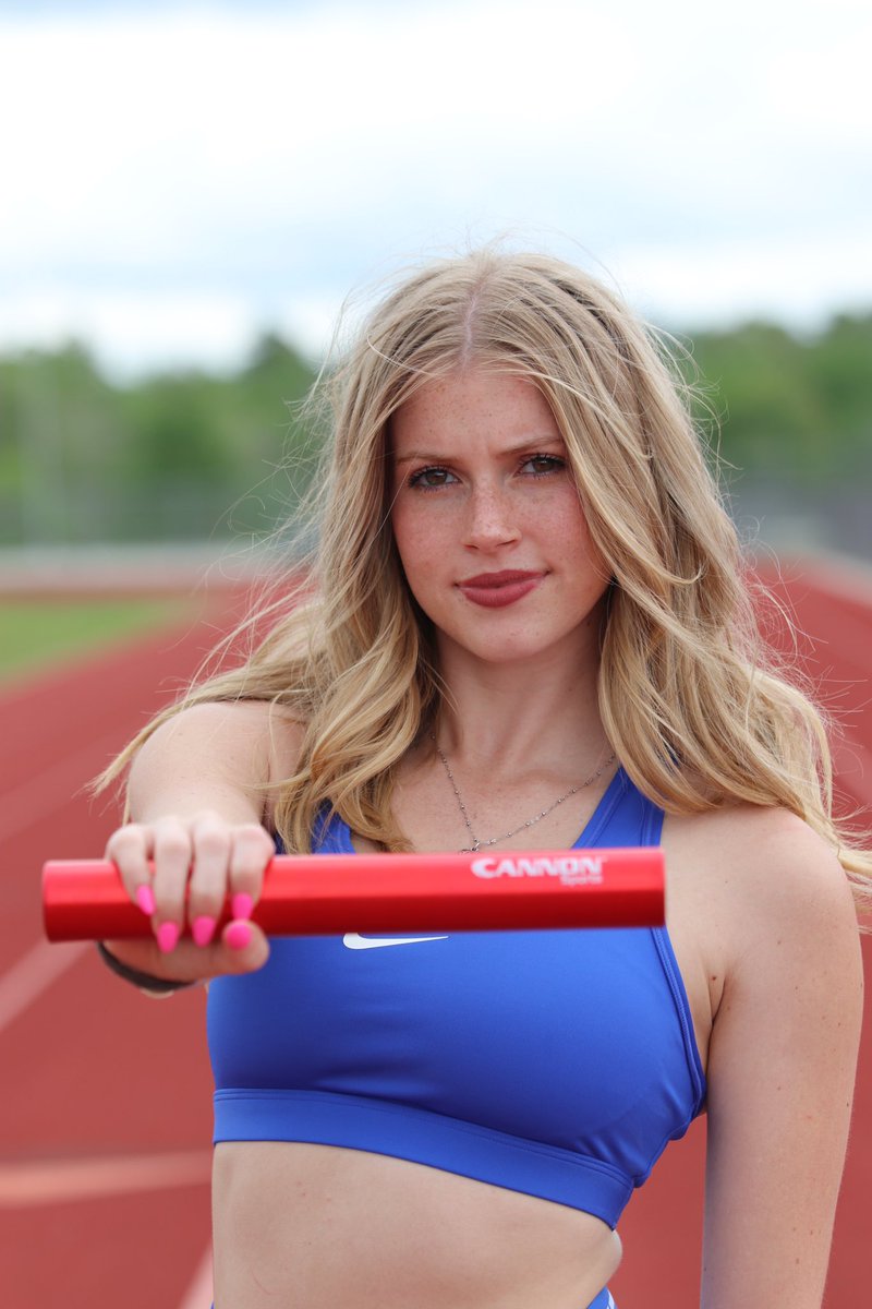 It’s hard not to smile, 😊… hope everyone has an amazing weekend - the weather is enjoyable and you get outside. ☀️ #trackandfield #WeekendVibes #smile