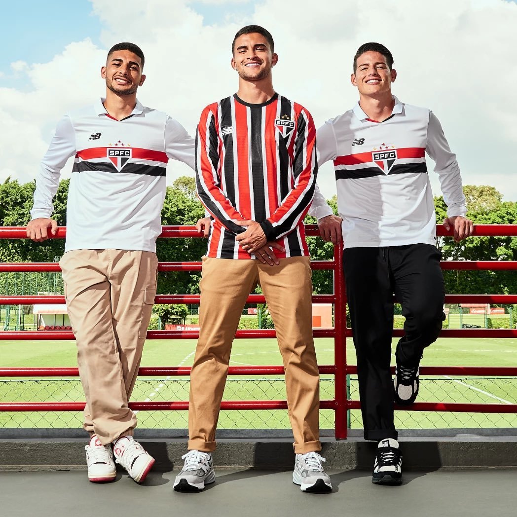 E essas belas camisas do tricolor de manga longa? New Balance manda bem.