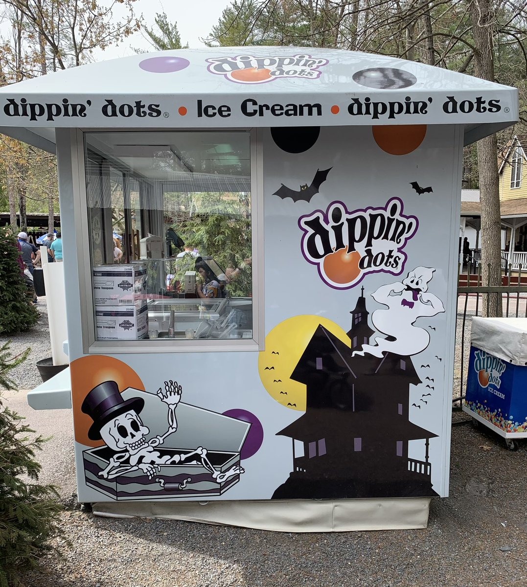 Blessing your timeline with this haunted dippin’ dots booth: