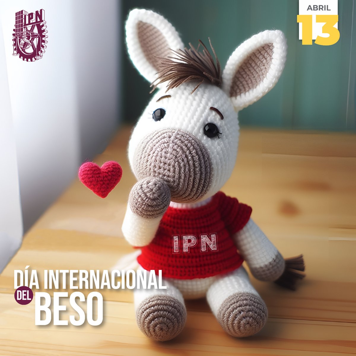 En este #DíaInternacionalDelBeso nuestro querido burrito blanco no se quiso quedar atrás y envía un beso grande a toda la #ComunidadPolitécnica. Bonito sábado.