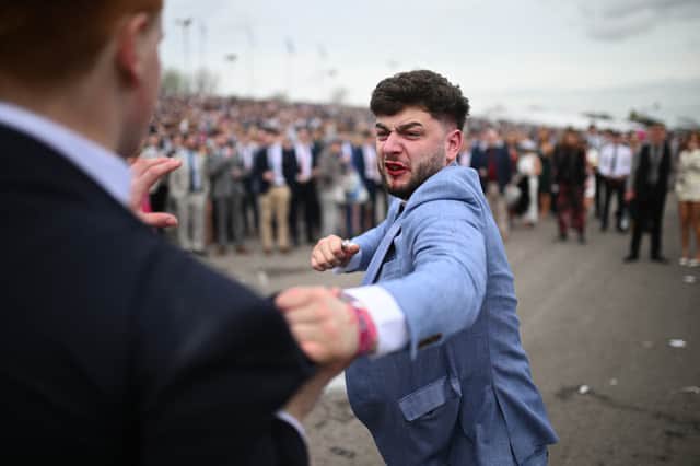 GreenTickRacing's tweet image. Ahahahaha fucking class
Big punch up fight at Aintree Grand National