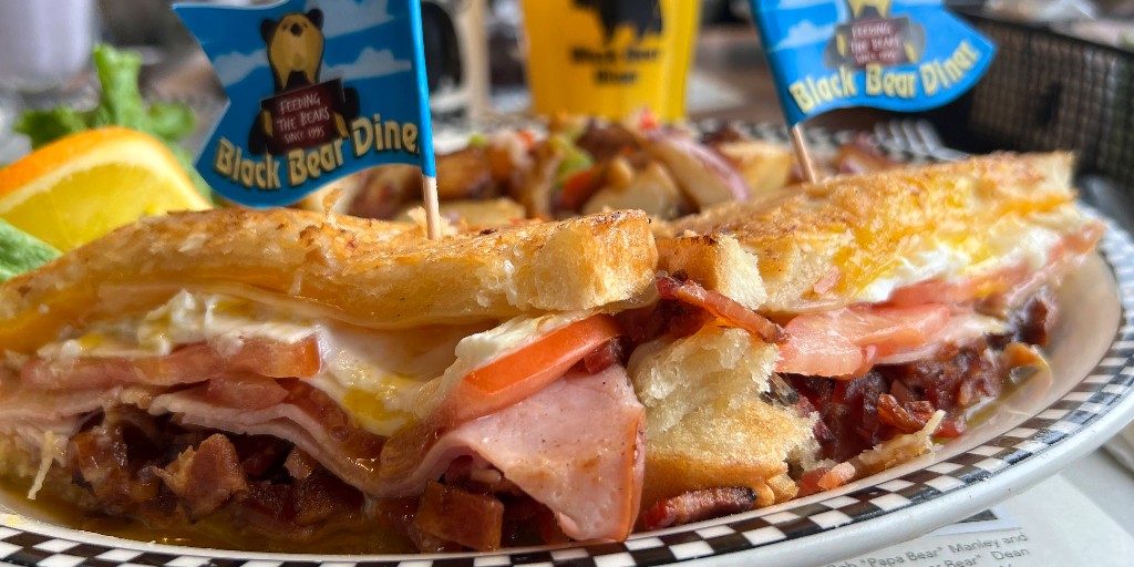 🧀 Elevate your celebration of #GrilledCheeseDay with our Breakfast Club Melt! It combines bacon, ham, egg, tomato, and Monterey Jack AND American cheeses on sourdough bread with a Parmesan crust. Cheesy enough for you? 📸 IG: thisgrilllife
