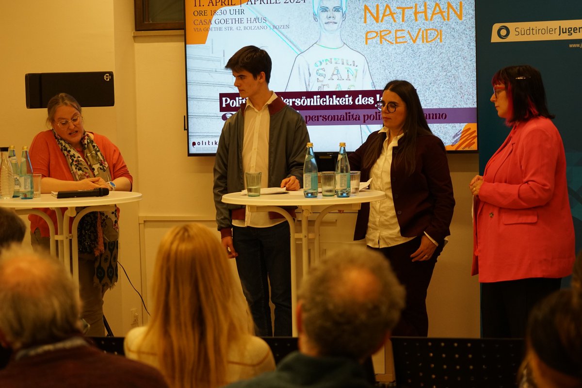 Politika tweet media