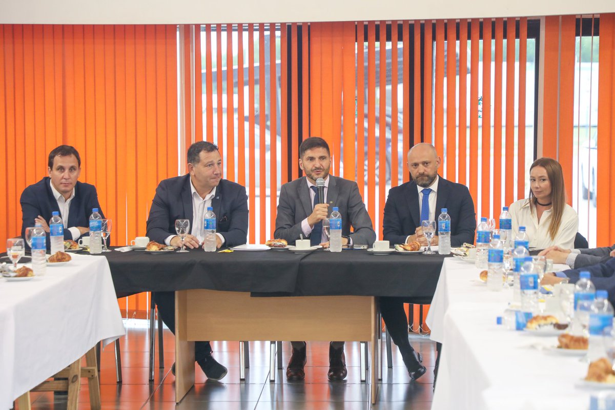 ⚙️ En #CAMSFE @ADIMRAoficial presentó al Gobernador, <a href="/maxipullaro/">Maximiliano Pullaro</a> y al Ministro <a href="/GustavoPuccini/">Gustavo Puccini</a> el Plan Metalúrgico.
 
📍Santa Fe es el mayor polo metalúrgico a nivel nacional, es por esto que desde #ADIMRA se presentaron diferentes propuestas para potenciarla y fortalecerla.
