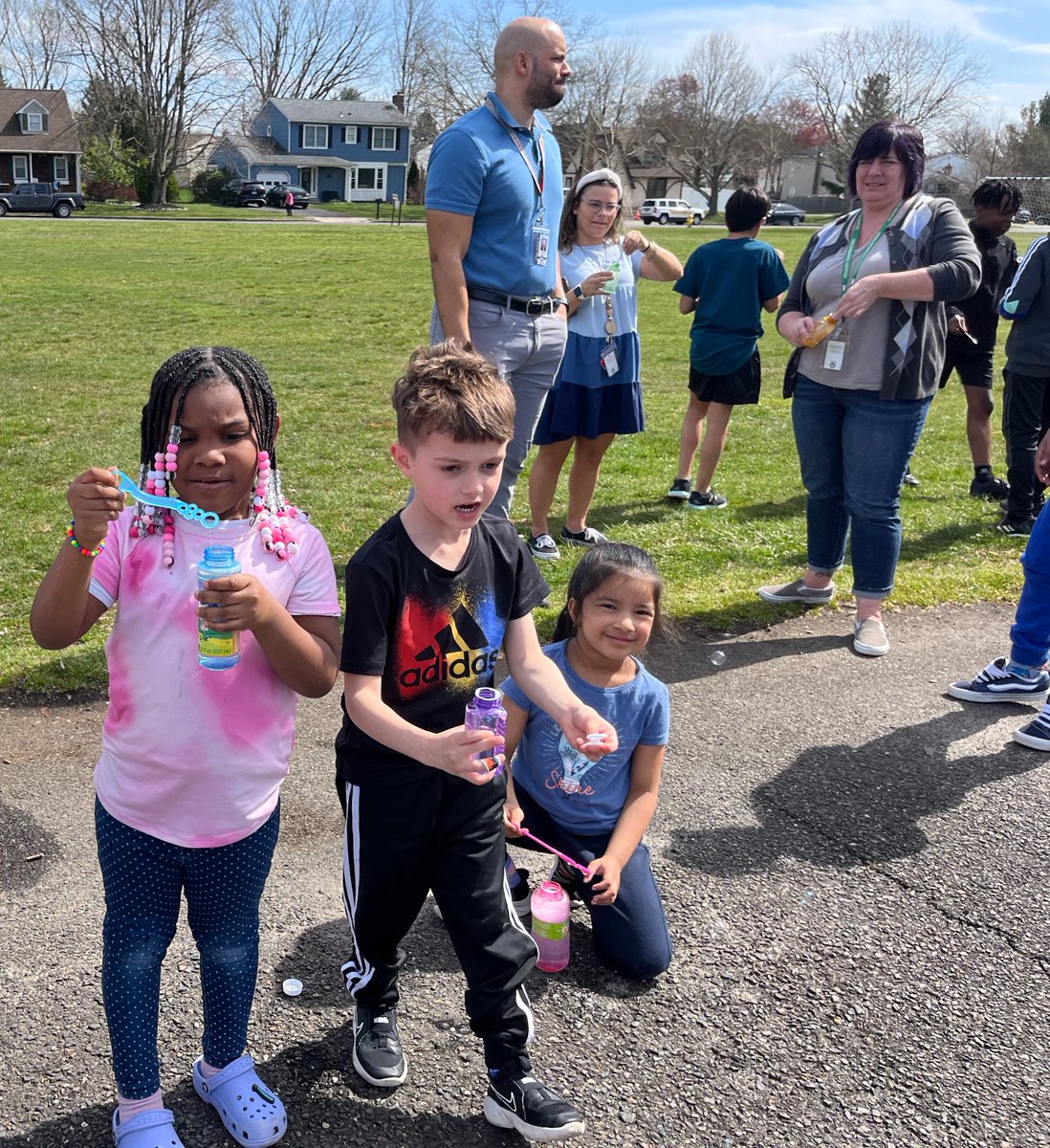 📣 This Week in Hamilton! Our Alexander Elementary School students celebrated their first annual Bubbles for Autism event. #HTSD #HTSDpride @ScottRRocco @HTSDSecondary @HTSD_Alexander @LauraGeltch @HTSDCurriculum @HamiltonTwpNJ