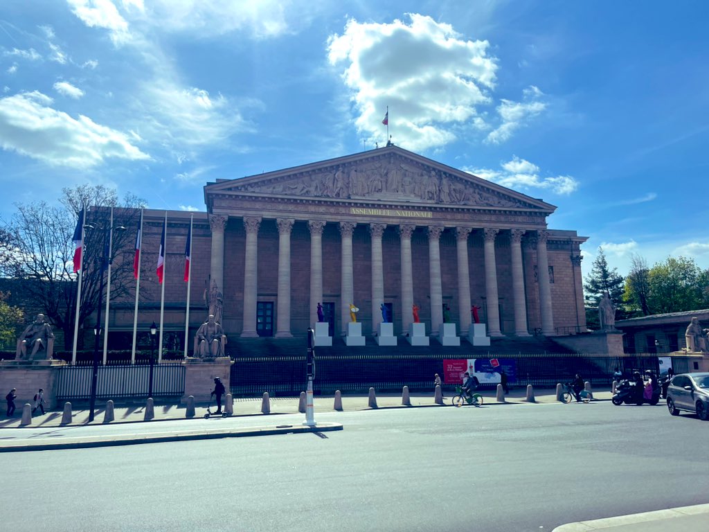 Glorious weather for meetings in #Paris with @francediplo and members of @AssembleeNat as well as @UKinFrance - the #EntenteCordiale is strong! Beau temps pour quelques réunions à #Paris avec @francediplo @AssembleeNat ainsi que @UKinFrance l’#EntenteCordiale est fort! 🇬🇧🇫🇷