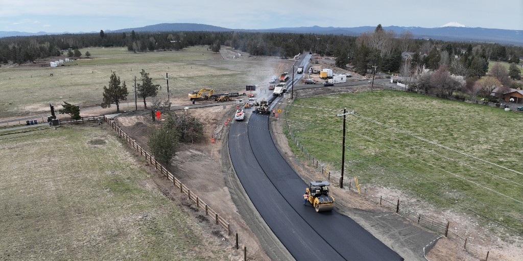 Our weekly road report is live. Check out the link to learn more about the following projects. bit.ly/3MoylEF 📷: This week’s photo shows asphalt paving on Hunnell Road.