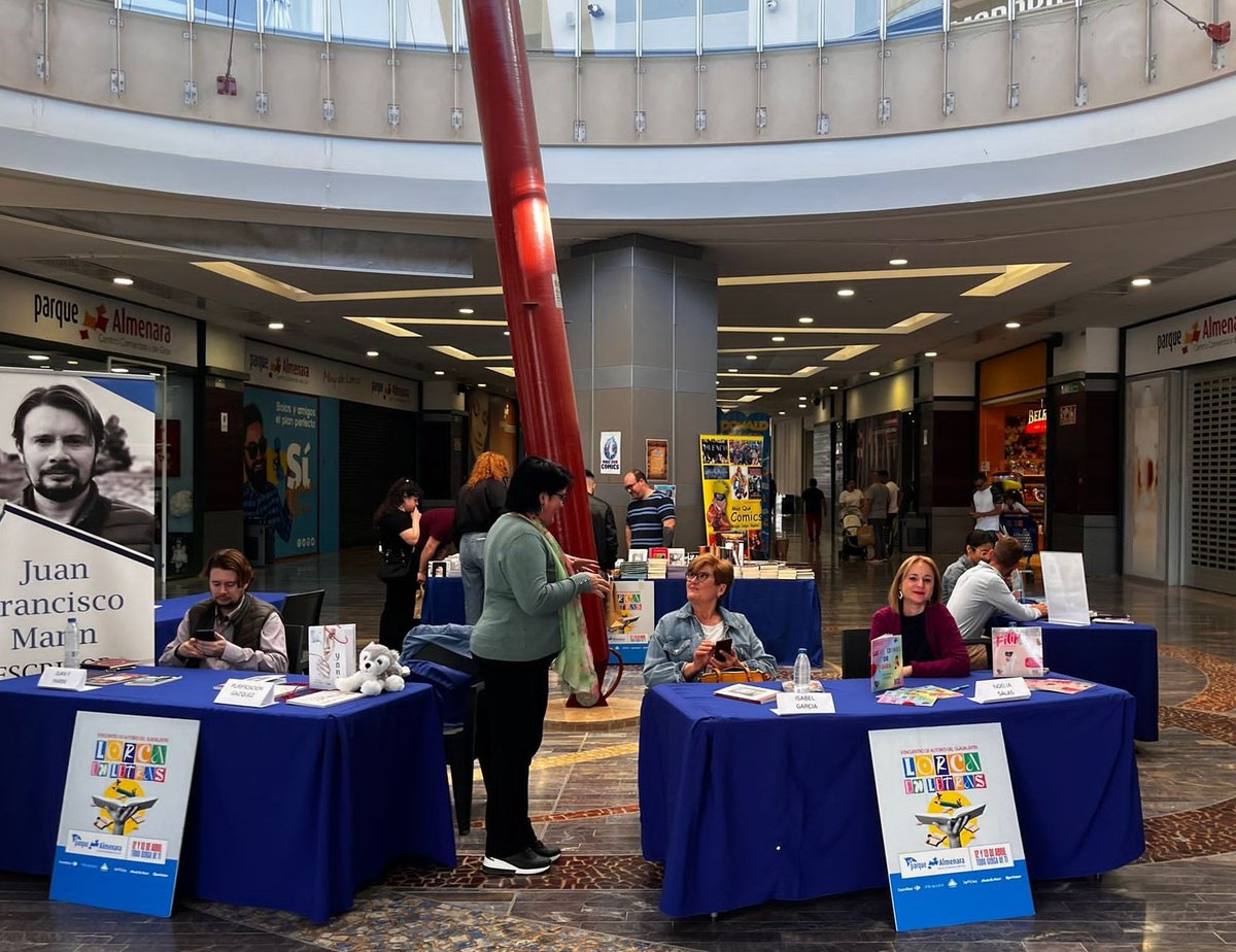 ParqueAlmenara's tweet photo. 📸Primer día del II Encuentro de autores del Guadalentín📚 en nuestro centro comercial😊. Varias autoras/es nos han acompañado esta tarde junto al stand de #MasQueComics frente a 📍#Decimas

Tus tiendas favoritas y la mejor cultura #TodoCercadeTi

#ParqueAlmenara https://t.co/T9RBLNehMx