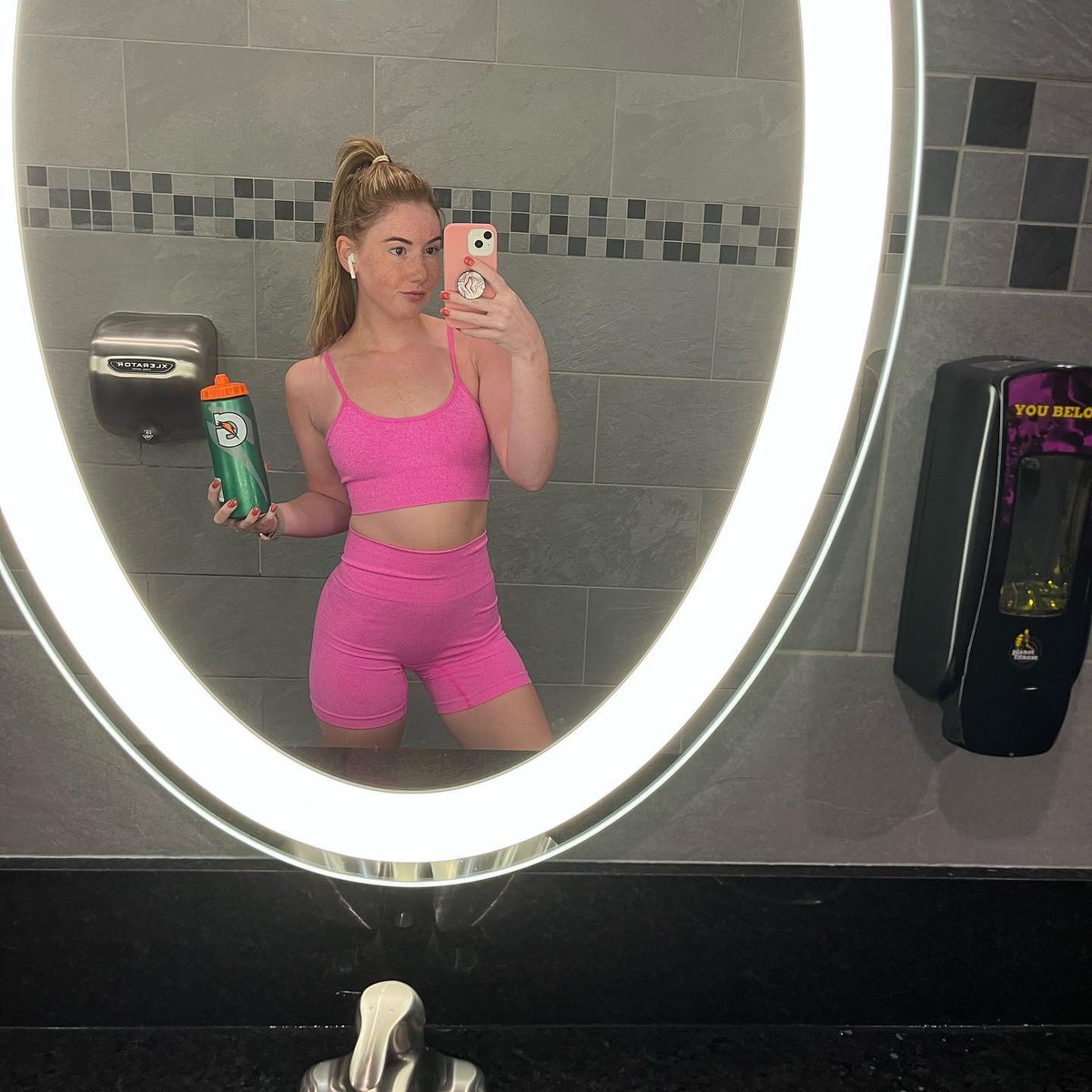 HazeKimmie's tweet photo. Booking paid photoshoots and paid collabs/scenes in Tampa for next week and the following week... Serious DM's only please! ๐ #onlyfans #onlyfanscollabs #contentcreators #onlyfansshoutout #tampa
RT for a special DM surprise... tag your favorite onlyfans creators in the comments too... ๐