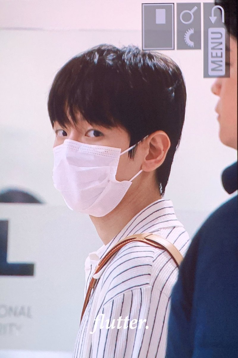 [PREVIEW] 240412 Baekhyun Arrival at NAIA Airport 🐶 cr. flutter_bh #백현 #BAEKHYUN #엑소백현 #EXO #엑소 #weareoneEXO