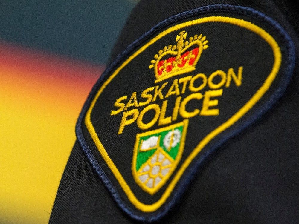 Police report three bear spray incidents in Saskatoon Thursday; wanted man found — Three separate bear spray incidents resulted in two arrests on Thursday: one teen and one man wanted on a Canada-wide warrant. #yxe #police bit.ly/3UgCd1l