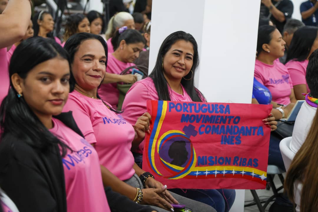 Futuro es un movimiento de movimientos que nace con tareas políticas y valores claros: repensar la Venezuela que queremos para los próximos años. Las mujeres son las primeras voluntarias en organizarse para lograrlo. ¡Vamos juntas y juntos a construir una nueva sociedad de…