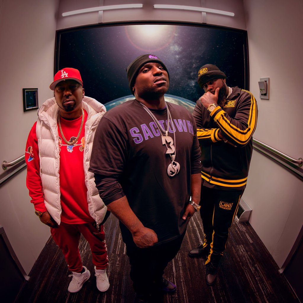 Pre-save @officialxraided x @RasKass x @CrookedIntriago's 'It's Up' single right now! Click here> Lnk.to/itsup