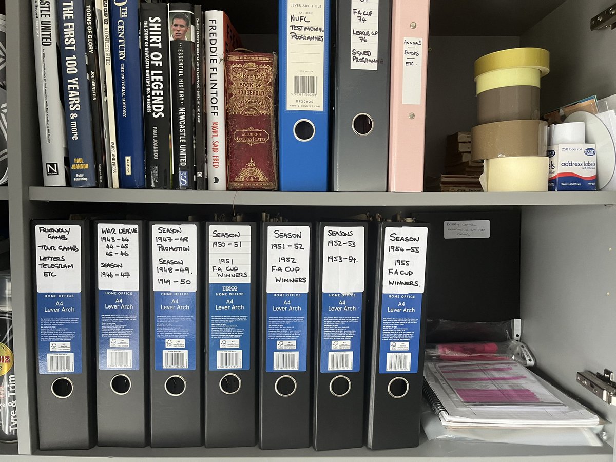 Managed to get programmes and paper cuttings sorted into folders, just need a couple more for the photo’s and magazines I have, It’s  been an eventful week but 3 points tomorrow would make it better! Enjoy the good things life brings cos you never know what’s coming! 🖤🤍