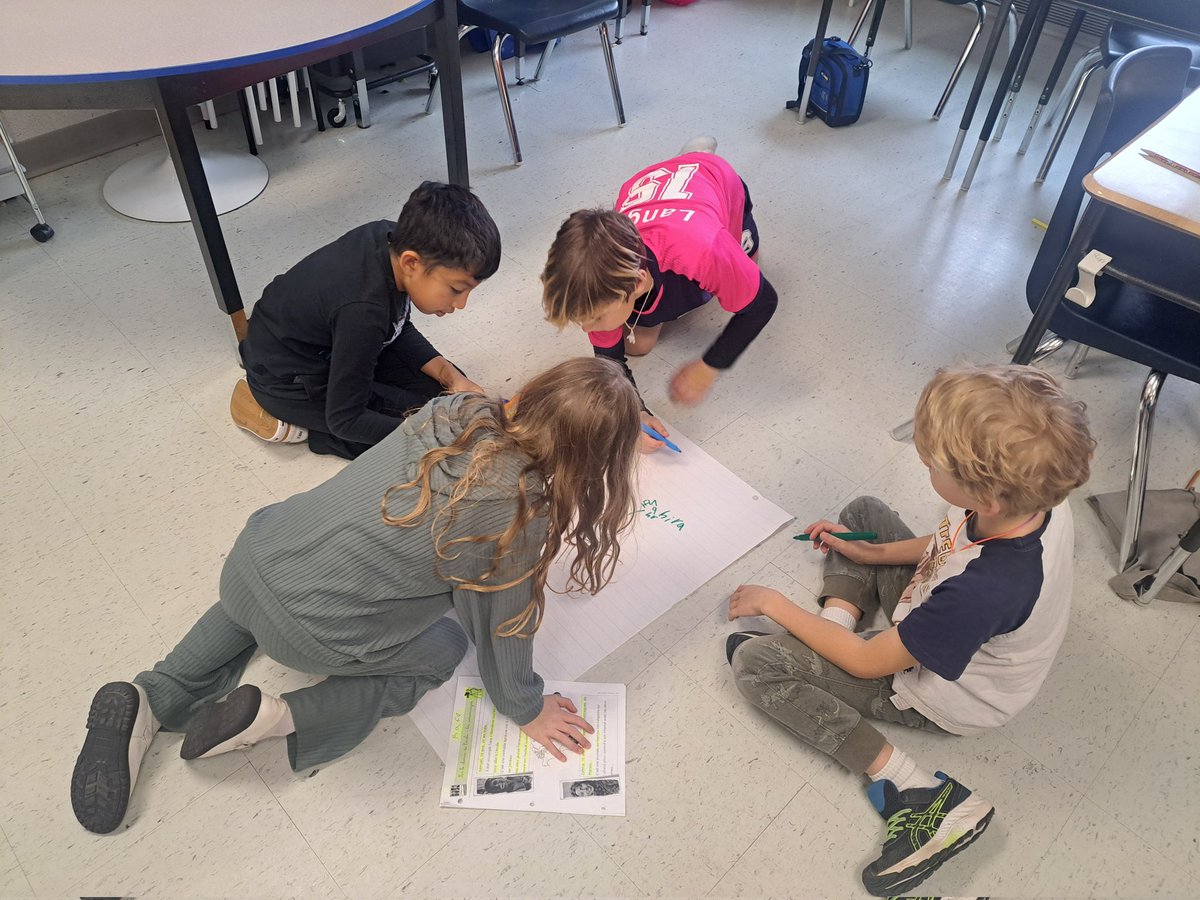 MmePilutti_LDSB's tweet image. After our morning words of the week quiz, we watched more of the documentary "Sur le chemin de l'école". Students worked in teams to make anchor charts for each child in the film. There were so many rich discussions comparing their lives to ours 🌎 #globalcommunities