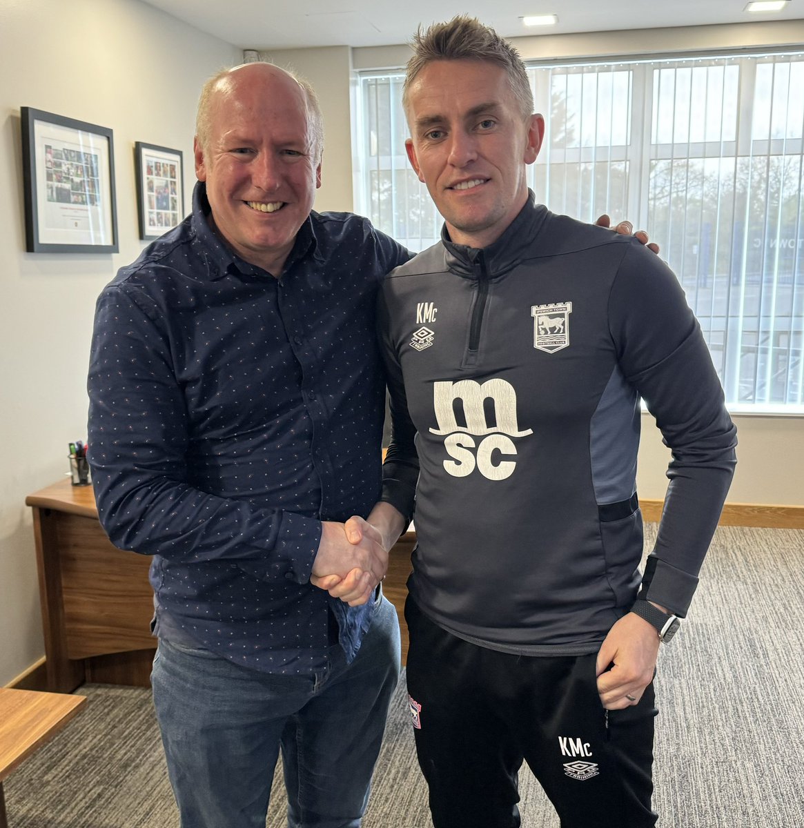 Great to drop in for a cuppa & chat with Ipswich manager Kieran McKenna ahead of a huge four games for the Tractor Boys. #ITFC #EFL @IpswichTown