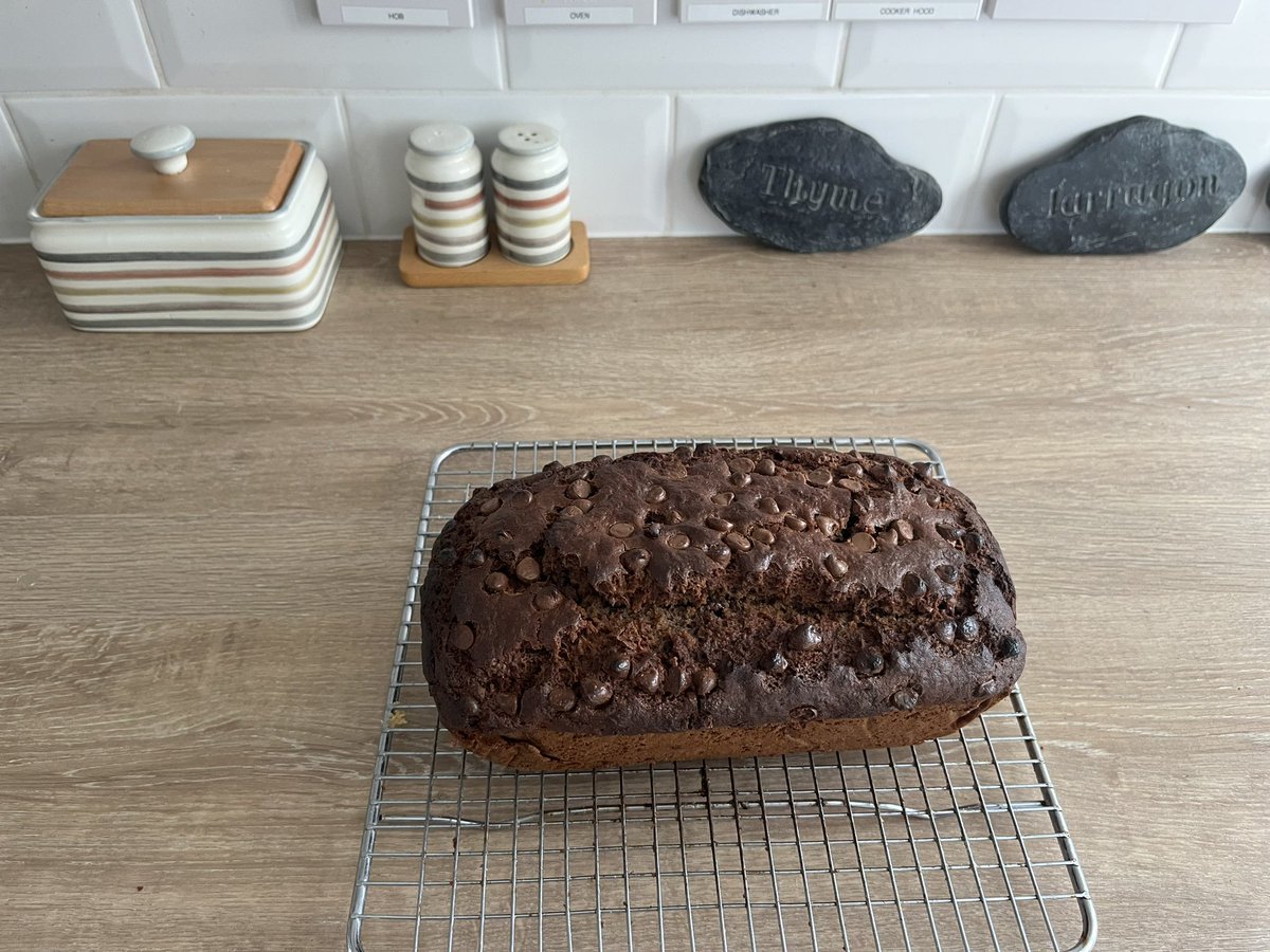 When you go to the village post office and they ask what treats are in the box for my daughters this time. 🤣They know me so well! Gluten free banana, cinnamon and choc chip loaf.