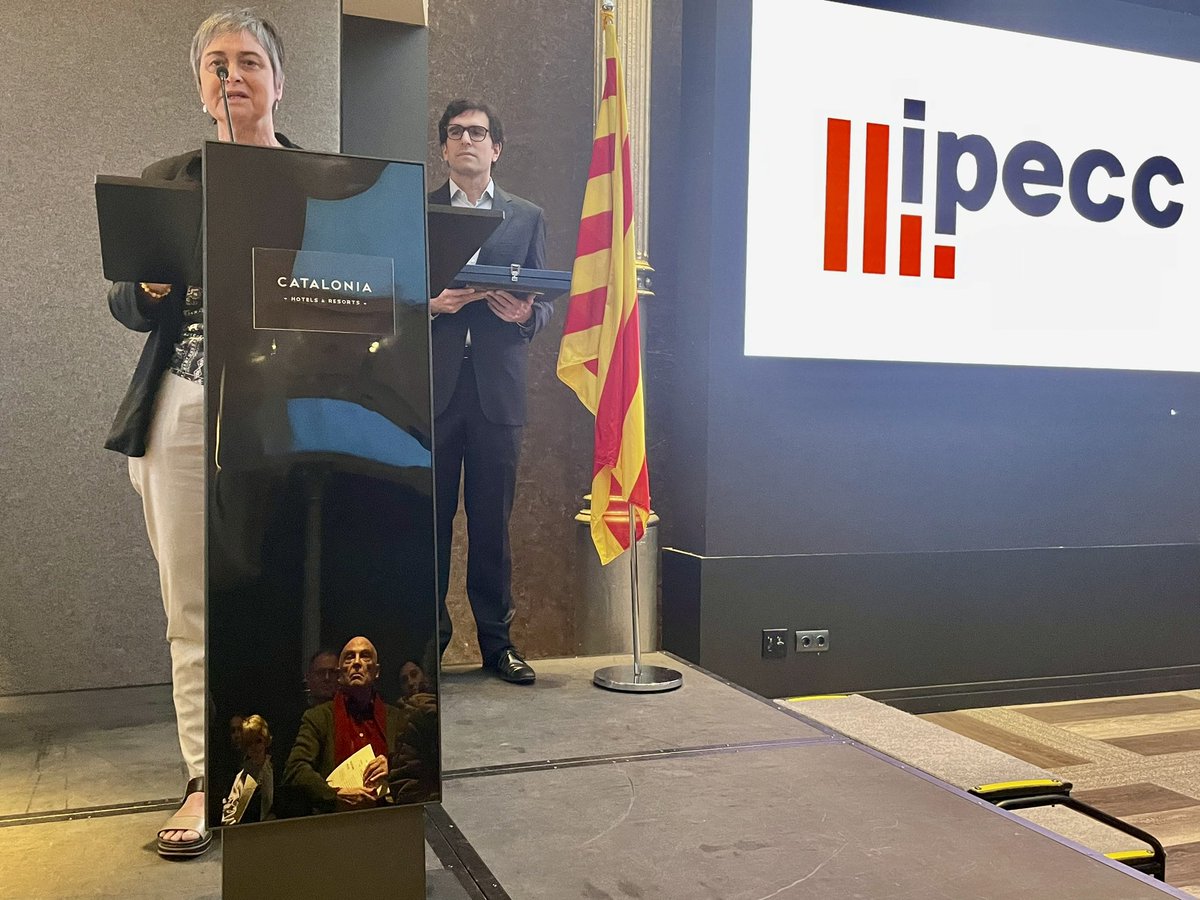 ⬛️⬜️🏅Former @ANCEuskalHerria coordinator @begotxuo has received a JM Batista i Roca – Memorial Enric Garriga Trullols award for her work promoting the Catalan language and culture and% Catalonia’s presence abroad. Congratulations, Begotxu, and thank you for your work!