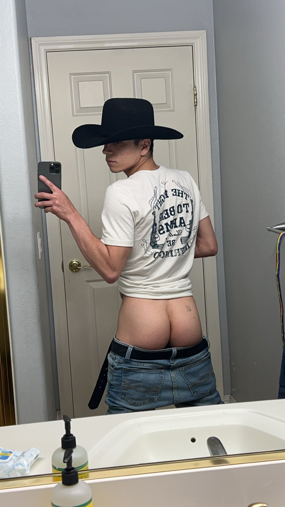 We going bareback 🐴 https://t.co/N4txeNnEB8