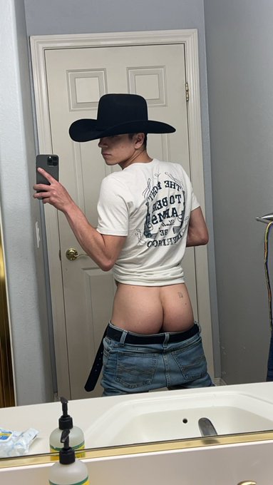 We going bareback 🐴 https://t.co/N4txeNnEB8