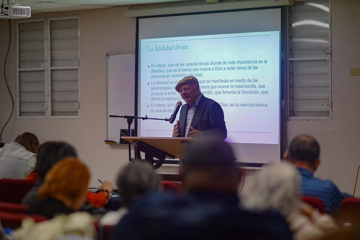 Comenzamos anoche el curso sobre “Los Salmos y la salud mental y espiritual” en la Iglesia Discípulos de Cristo de Amelia. ¡Qué buen ambiente! ¡Qué buenas dinámicas! ¡Qué buenas respuestas! Muchas gracias, pastores Abner, Héctor y Samuel. ¡Estamos disfrutando mucho este programa!