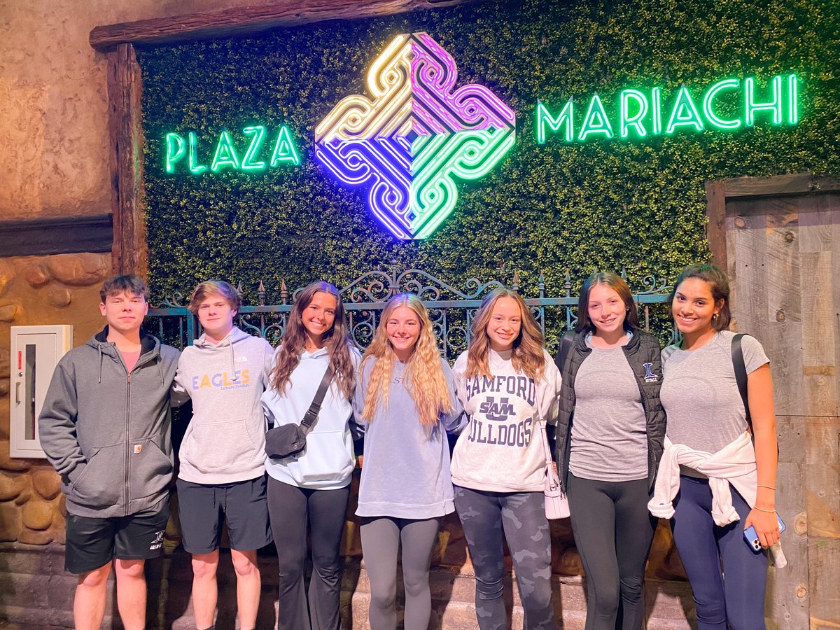 Spanish III students spent their day visiting Plaza Mariachi in Nashville, where they tried authentic hispanic food, visited a bakery, and even participated in salsa dance lessons. Libros y años hacen al hombre sabio. JCSeagles.org