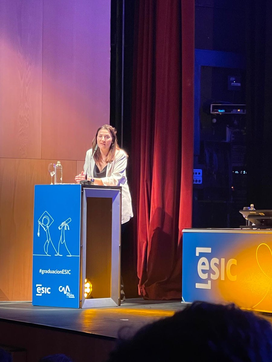 Este año la Madrina de la promoción es Verónica Madrid. CEO de Geiser Pharma. Hace cuatro años obtuvo su título del Máster en ESIC, esta formación sin duda le ayudó a desempeñar con éxito las funciones que hoy debe asumir. Un ejemplo y modelo a seguir para nuestros graduad@s.