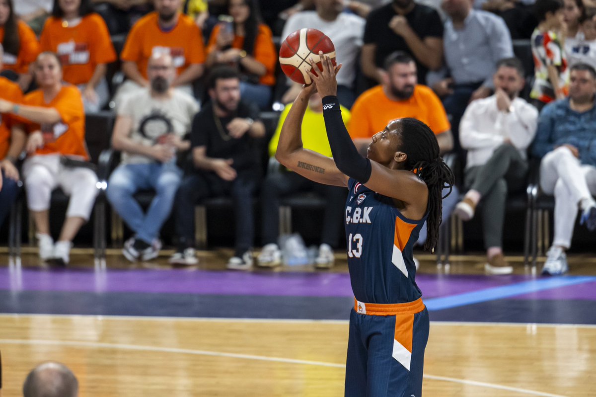 FIBA Kadınlar EuroLeague Final Four (Dörtlü Final) ev sahipliği #Mersin’imize çok yakıştı. Ülkemizin iki güzel kulübü, Çukurova Basketbol Kulübü (ÇBK) Mersin ve Fenerbahçe Alagöz Holding’in yarı final mücadelesinde ben de tribündeydim. Heyecanlı, centilmence ve keyifli bir oyun…