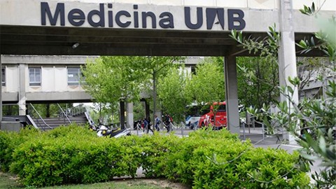 Ens ha deixat el Dr. Santiago Dexeus, qui va ser professor i director de la Càtedra d’Investigació en Obstetrícia i Ginecologia de @medicinauab. La #UAB expressa el condol més sentit a les persones que el coneixien i l'apreciaven i comparteix el sentiment per la seva pèrdua.