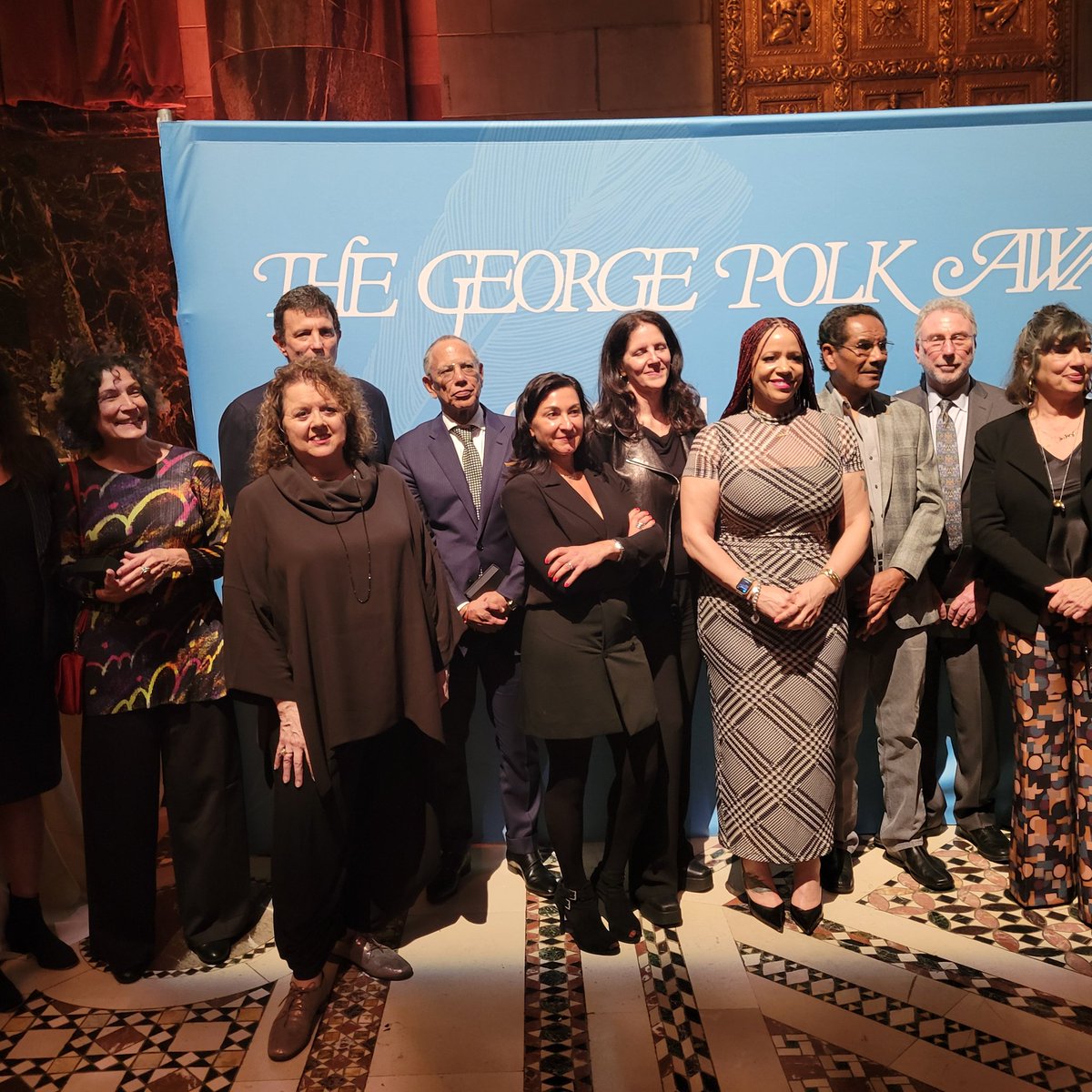 16 of us were named Polk Laureates, honored today alongside the 2024 journalism winners. Couldn't fit all 16 in my phone camera, but David Remnick and Dean Baquet are behing me, Laura Poitras is next to Dean You can also see Nikole Hannah-Jones, Alma Guillermoprieto...