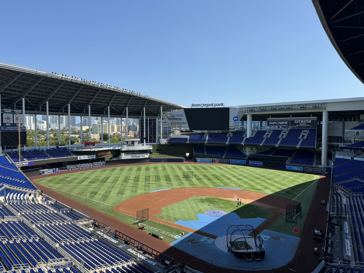 Roof open for tonight’s series opener between #Braves and #Marlins.