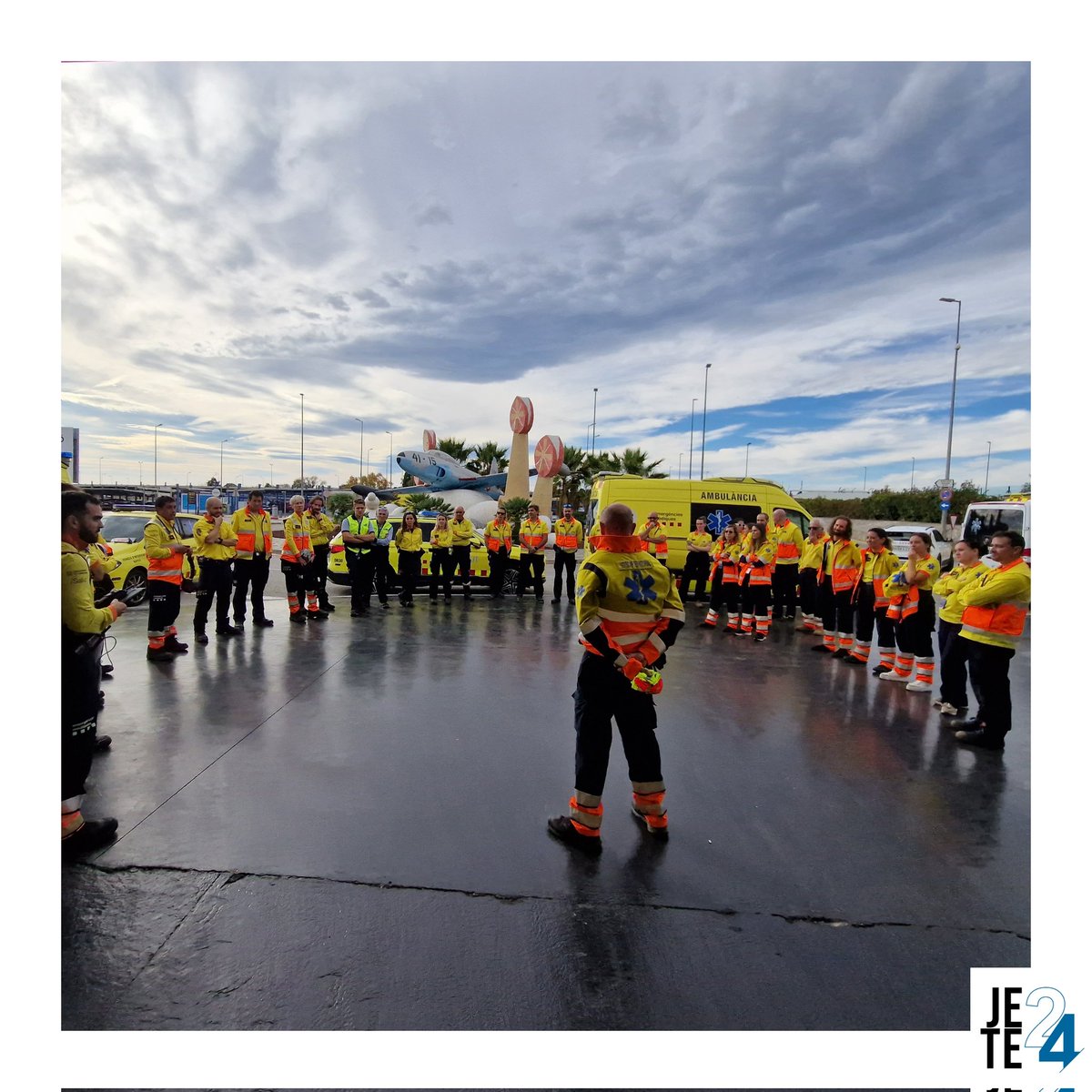 PONÈNCIA 1 

A les Jete24 et portem aquesta ponència per mostrar-te la utilizació de la metódica briefing debriefing com a eina en l’escenari d’urgencies i emergencies, amb la finalitat de futures accions de millora i reduccions d’errors amb el pacient i l’equip assistencial.