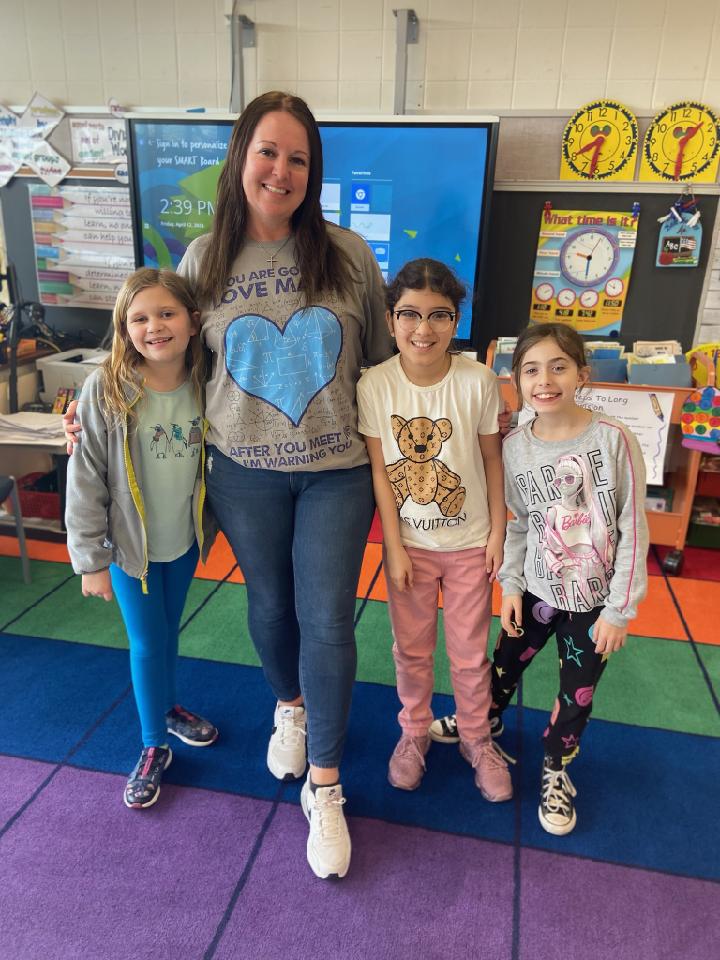 MeridythHansen's tweet image. Mrs. Driscoll&apos;s math shirt says it all: &apos;You&apos;re going to love math after you meet me, I&apos;m warning you.&apos; Judging by the smiles on her students&apos; faces, it seems like her warning is more of a promise! 😄📐 #MathMagic #InspiringEducator @Gagliardi_BW @HPS_Eagles