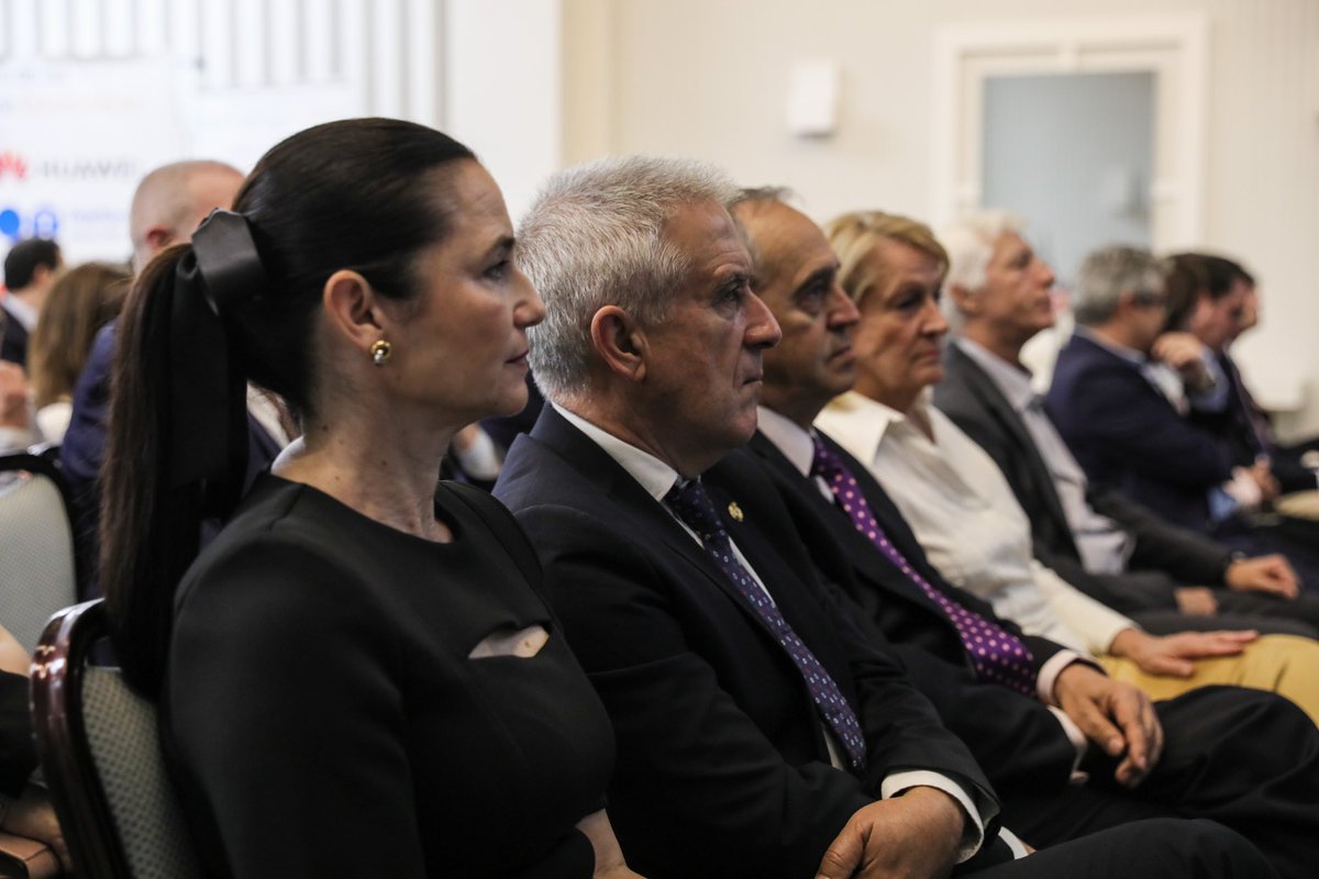 aexit_es's tweet photo. 🔸 #XVIIIEncuentroTelecoEx

¡Las ponencias de nuestro encuentro no pueden ser más interesantes! 

Orgullosos y orgullosas del sector. https://t.co/FiZNzR7aaB