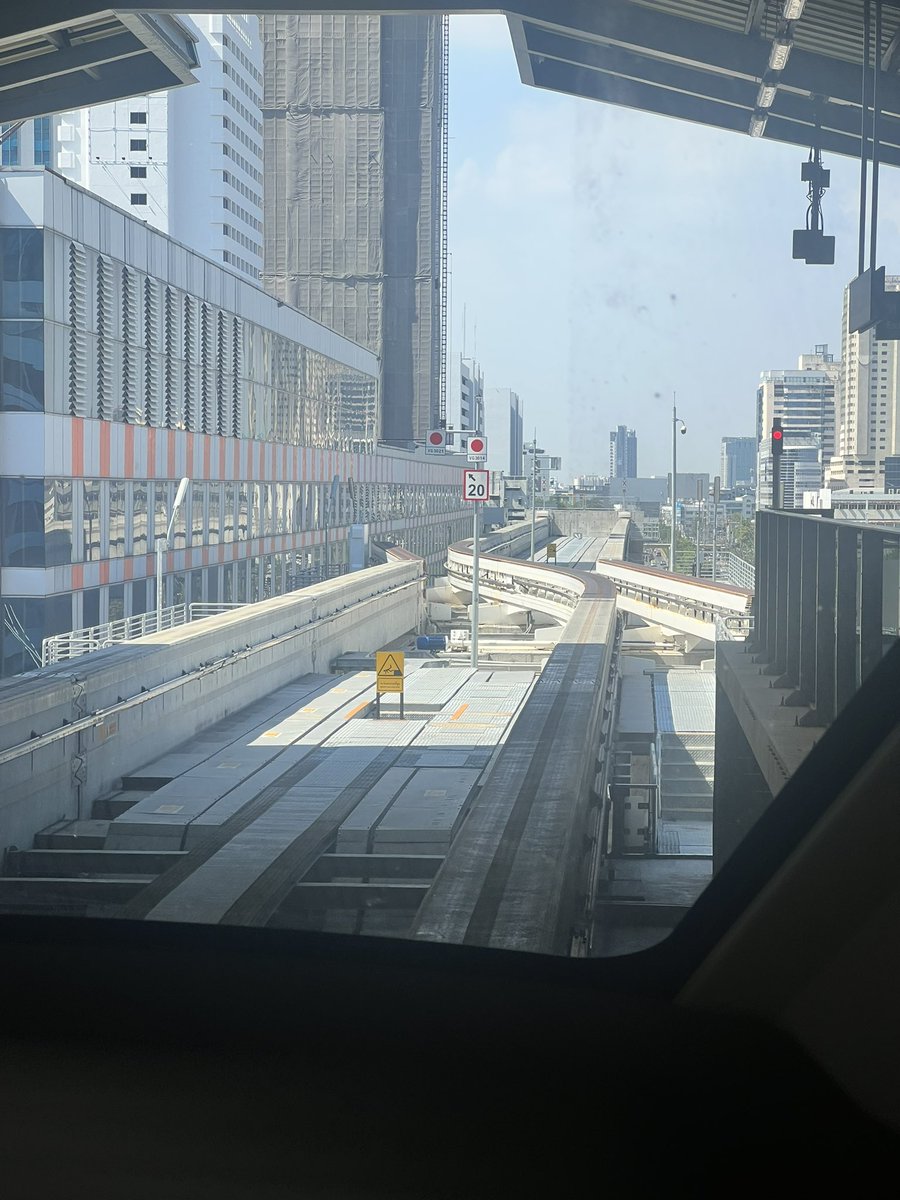 ZipZip1867557's tweet photo. ไม่กล้าสาดน้ำให้โดนตัว เพราะกลัวเผลอไปโดนจายยยย https://t.co/wzTxu5iy93