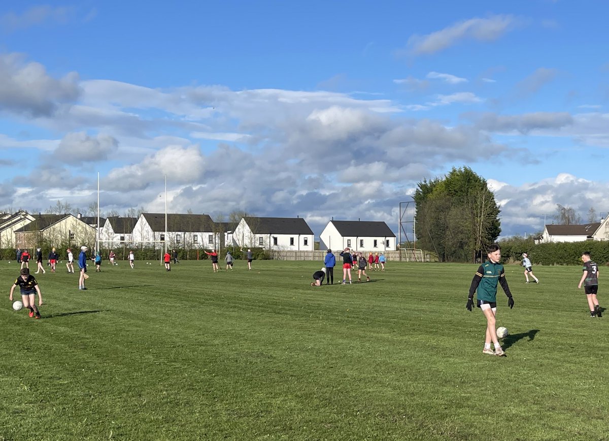 Loads happening tonight at @StPatsMaghera Back Pitches. Cross community in action as Underage @WattyGrahamsGAA Footballers and @GACSlaughtneil Hurlers both out sharing pitch.