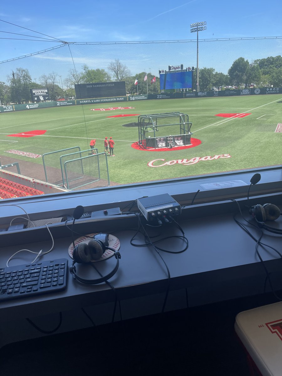 The Craig Way Show is live from Schroeder Park! 2:17 - @TexasBeachVB HC Stein Metzger 2:40 - Inconceivable 3 - @TexasBaseball travels to H-Town 3:20 - #TheMasters updates 4:17 - @WatsonGeneA #HookEm 📻: ihr.fm/3OQ8uce