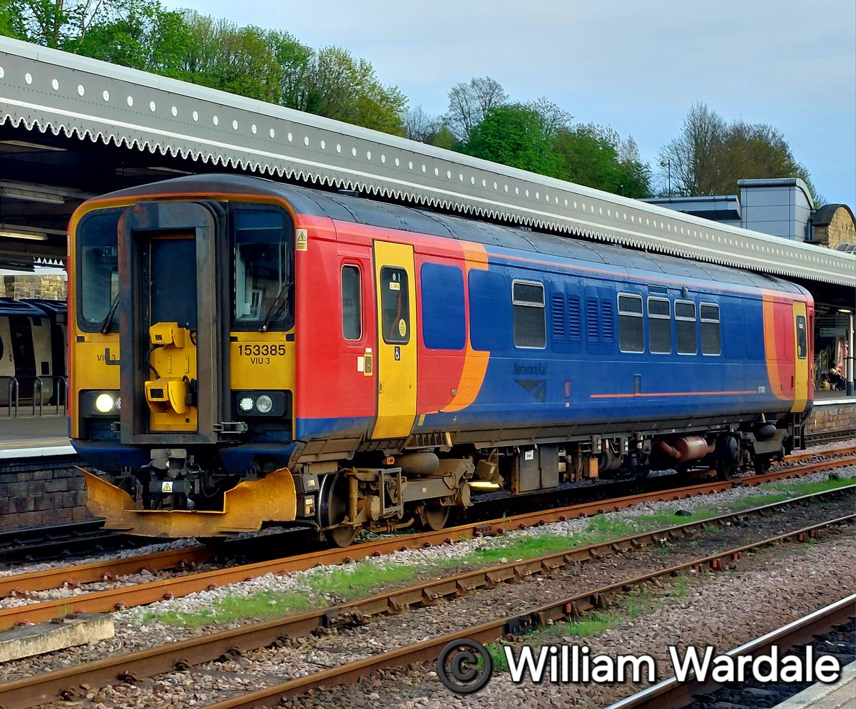 @networkrail class 153 385 at #Sheffield railway station 

2Q50 1004 Derby R.T.C.(Network Rail) to Derby R.T.C.(Network Rail)

Friday 12th April 2024 

@Northern_Travel @JedKendray @JamesTGlossop #class153 #trainspotting