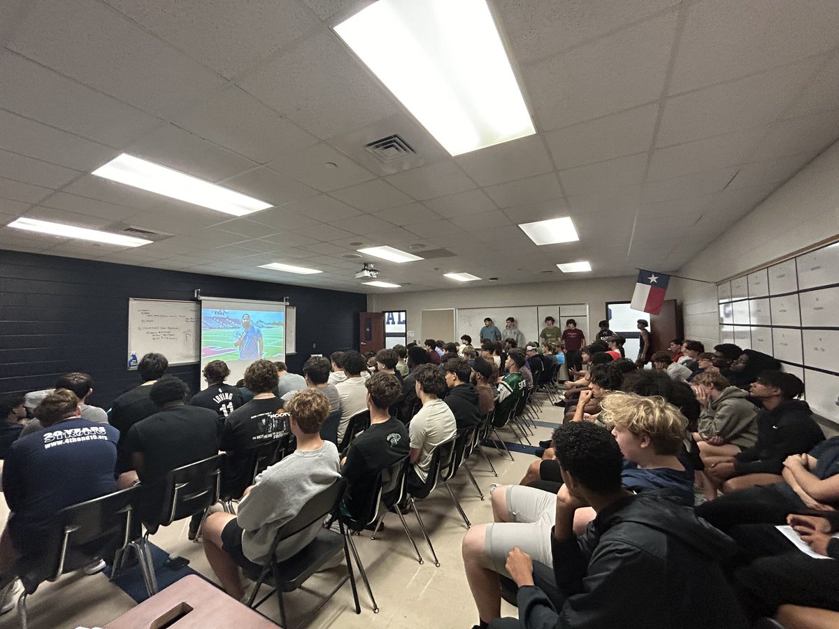 Some @2Wordstv for the Wildcats this morning…proud of these young men and their hard work the last few weeks! Looking forward to spring ball! #theNAVYway #family #WildcatPRIDE