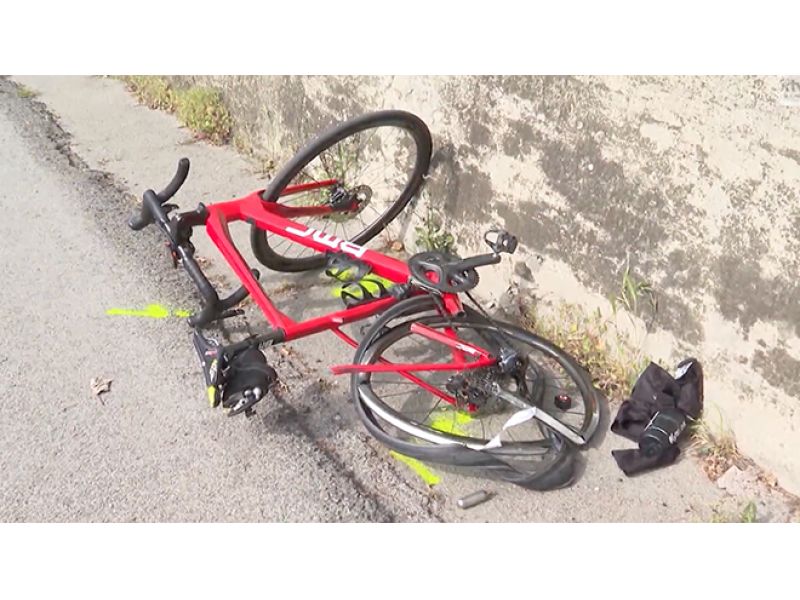 tuttobiciweb_it's tweet photo. Ciclista investito e ucciso al confine con San Marino, inutili i soccorsi e il ricovero al #Bufalini di Cesena: il pirata della strada fugge ma poi si sente male e gli agenti lo trovano al volante dell'auto
https://t.co/dIhhH7d3Mo https://t.co/1OROexge9t